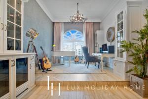 LUX The Shoreline Sea View Suite