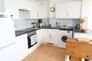 Central London 3 Bed Flat with a view