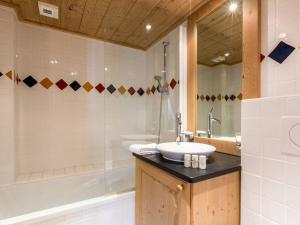 Duplex 4 Ch. avec Piscine, Spa, Ski aux Pistes - FR-1-461-14