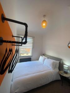 Modern 3 Bed House with Parking