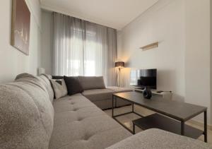 Matrozou Spacious 95sqm apt in Koukaki