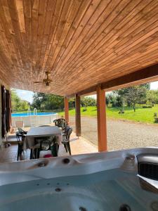 Maisons de vacances Maison a la campagne avec PISCINE et JACUZZI : photos des chambres