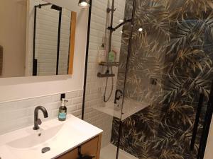 Appartements Loft Central Spacieux - Parking Inclus : photos des chambres