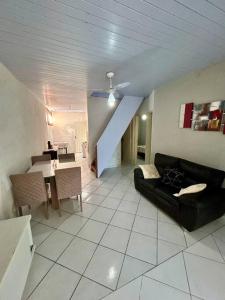 Pé na areia! Dois minutos de a pé