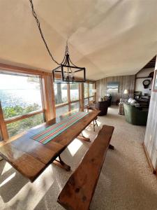 DOCKSIDE RETREAT LIMIT 14 home