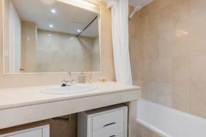 Panoramic Sea View Apartment with Pool