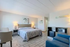 Shark Reef Resort Motel & Cottages - Port Aransas