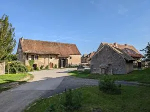 La Grange de la Porterie - Magnificent House and Barn Conversion in Historic village - 科马丹