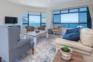 Seafront Penthouse - Marine Court Hermanus - Gansbaai