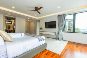 "BS Villa", 5BR, Seaview, 5 min to Patong Beach