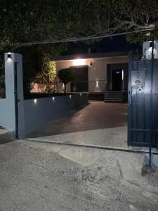 Billy & Andrianna Villa Lagonisi - 卡利维亚索里库