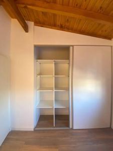 Moderno Departamento con vista al lago y montañas