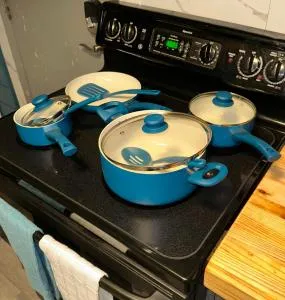 THE HIDEOUT 2pm Checkout - Hawley