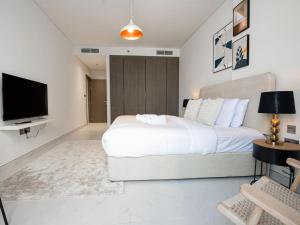Elegant 2 Bed plus Maids in DT1 with Rooftop Pool