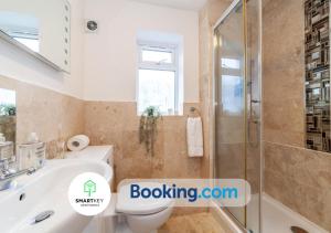 2Bedroom Apt in Egham with Free Parking