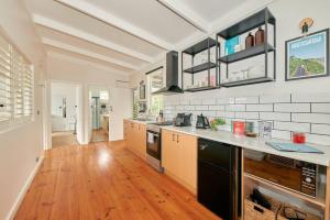 Adorable beach shack in the heart of Aireys Inlet