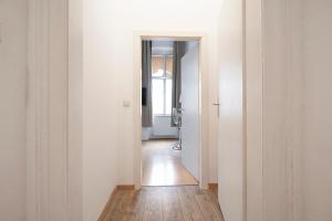 Amazing 2BR Shared Apt Only 7 Min to Wiener Stadthalle