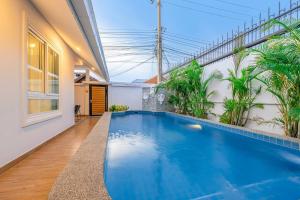 R1市中心原木风格豪华装修泳池别墅r