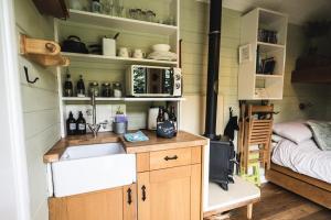 Little Otchan Shepherds Hut