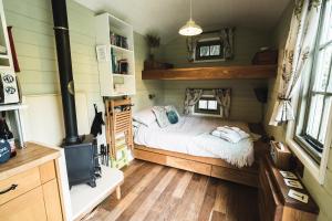 Little Otchan Shepherds Hut