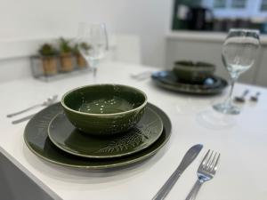 Tiny Home Parking & Airport & M1 & Contractor