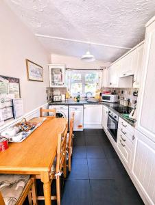 2-Bed Bungalow Retreat, Welcombe