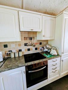 2-Bed Bungalow Retreat, Welcombe