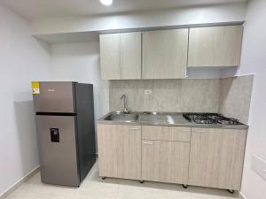 Hito 101 Amplio Apartaestudio en Av 19 norte con balcon