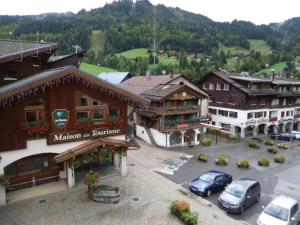 Appartements Studio cabine au centre, balcon sud, parking, proche pistes et commerces - FR-1-459-89 : Studio