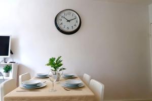 Chic 4-Bed apartment in London w balcony and walking distance to tube