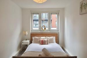 Chic 4-Bed apartment in London w balcony and walking distance to tube