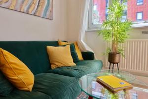 Chic 4-Bed apartment in London w balcony and walking distance to tube