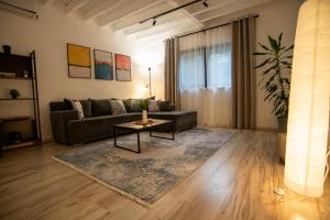 Style and Shine Sunrise Apartment