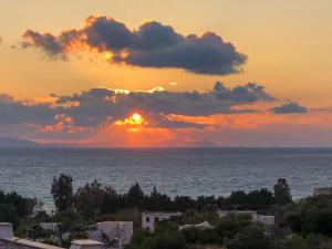 sea sunset view, walk to the beach