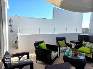 Penthouse Apartments Private Roof Pool 200m to Beach
