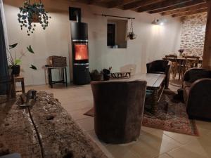 B&B / Chambres d'hotes La Source Du Bonheur Chambres et Table d-Hotes : photos des chambres