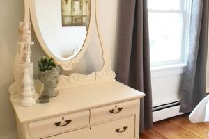 Gwyn Haven - Spacious Charming Century Home in Wellington