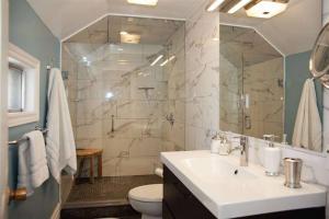 Gwyn Haven - Spacious Charming Century Home in Wellington