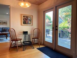 Gwyn Haven - Spacious Charming Century Home in Wellington
