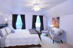 Gwyn Haven - Spacious Charming Century Home in Wellington