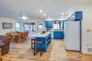 Waterfront Spirit Lake Vacation Rental with Dock!