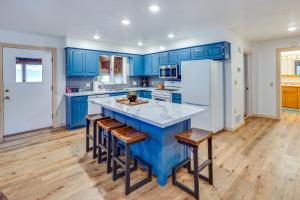 Waterfront Spirit Lake Vacation Rental with Dock!