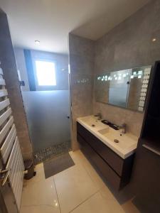 Appartements T3 avec parking et balcon-Groupama Stadium-Eurexpo : photos des chambres