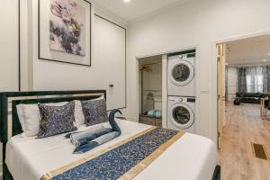 Cozy Condo 3 minutes from all attractions