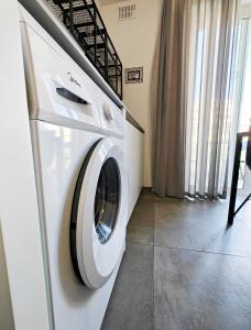 The Valley Room 6 with parking on premises