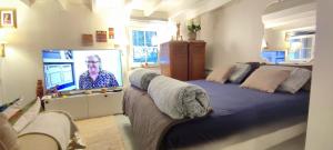 Appartements PARIS AUTHENTIC HOUSE studio with green courtyard 12 rue labourse Gentilly 94250 : photos des chambres