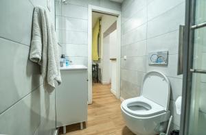 New flat , modern , wifi, 10min sol, 5 Reina Sofia