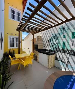 Casa Amarelinha Tamandare 180m da praia.
