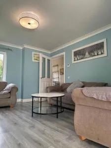 1 Room Available - Hurlet