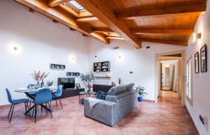 Casa Luce - bright, stylish and central